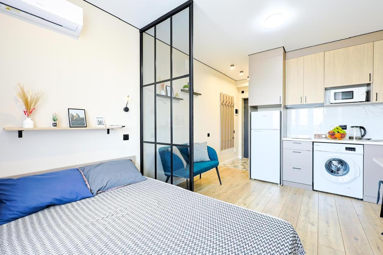 Apartment 1 4 *